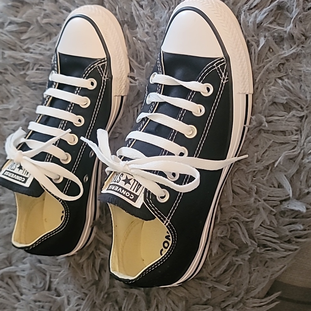 Converse Tennis Shoes
